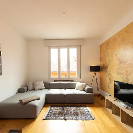 Isaia Apartment