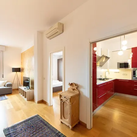 Isaia Apartment *