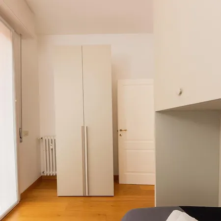 Isaia Apartment
