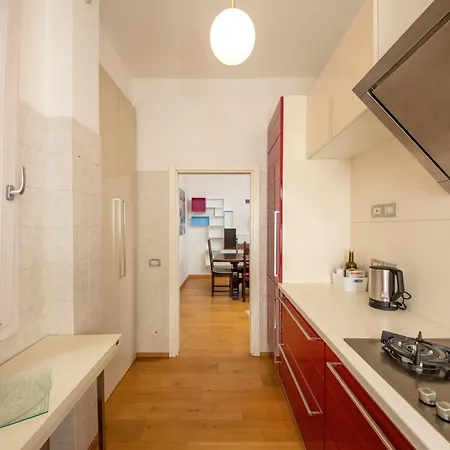 Isaia Apartment *